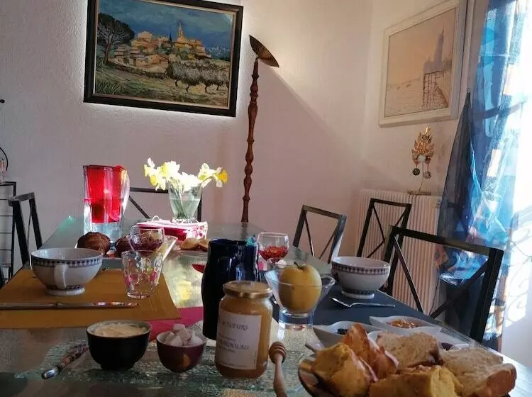 ベッドアンドブレックファースト Chambre D Hôtes Les Myriades D Or