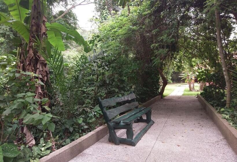 فندق Big Foot Safari Lodge