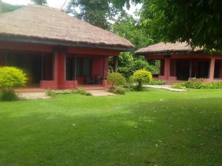 فندق Big Foot Safari Lodge