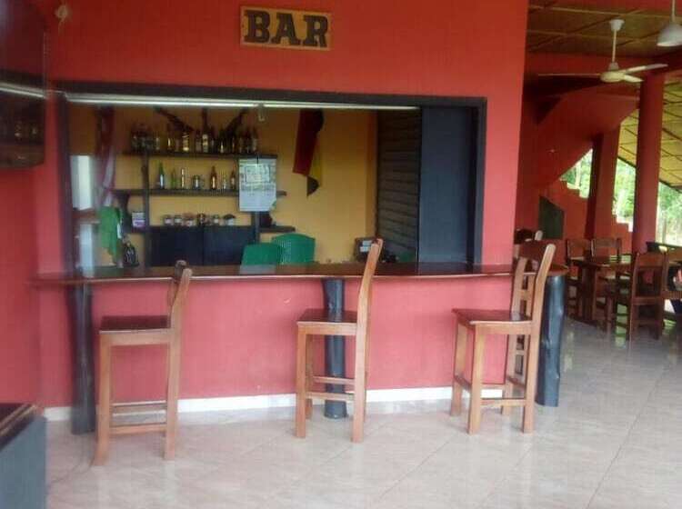 فندق Big Foot Safari Lodge