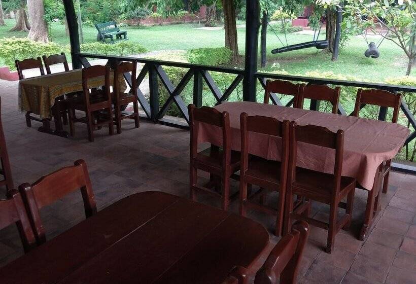 فندق Big Foot Safari Lodge