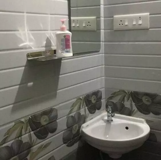 Hotelli Ema Homestay