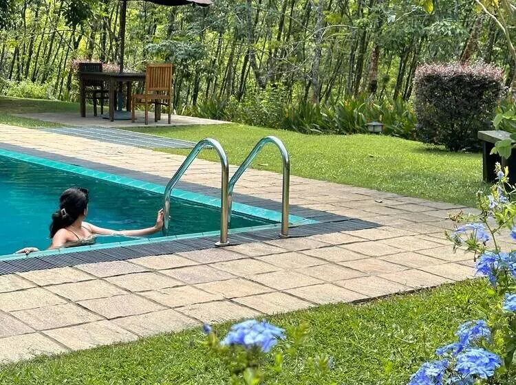 Hotelli Leaf Watagala