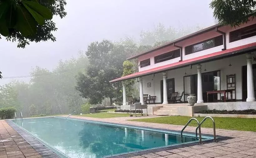 Hotelli Leaf Watagala