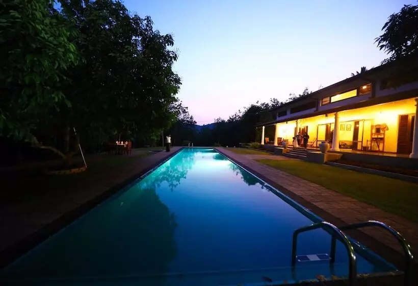 Hotelli Leaf Watagala