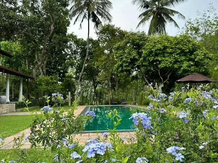 Hotelli Leaf Watagala