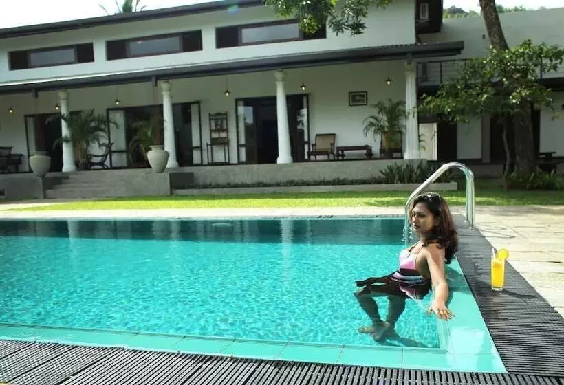 Hotelli Leaf Watagala