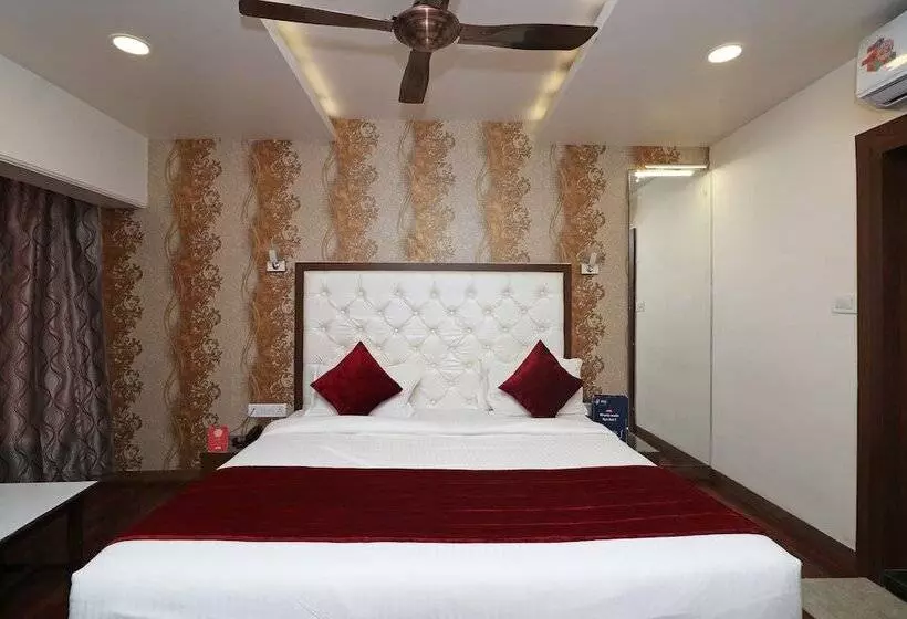 ホテル Pandav By Oyo Rooms
