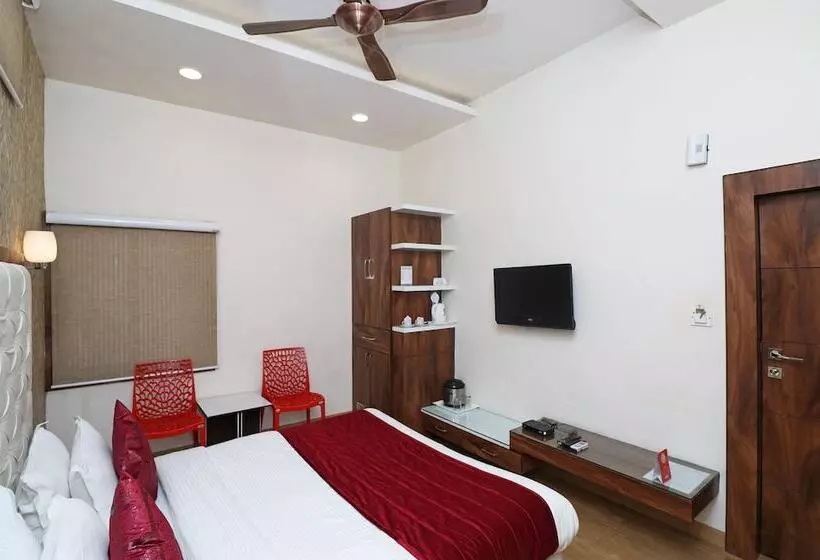 ホテル Pandav By Oyo Rooms