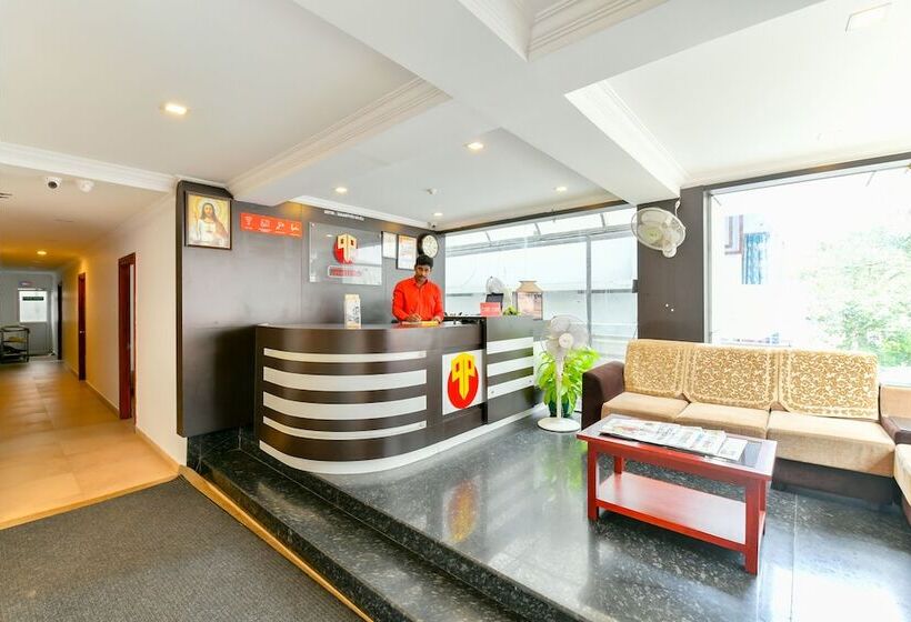 فندق Puthens Capitol Inn, Ernakulam By Oyo