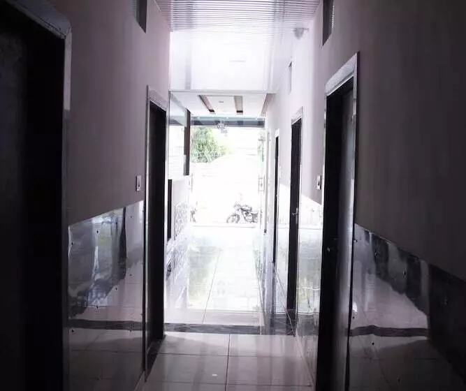 Hotelli Shree Palace & Restaurant