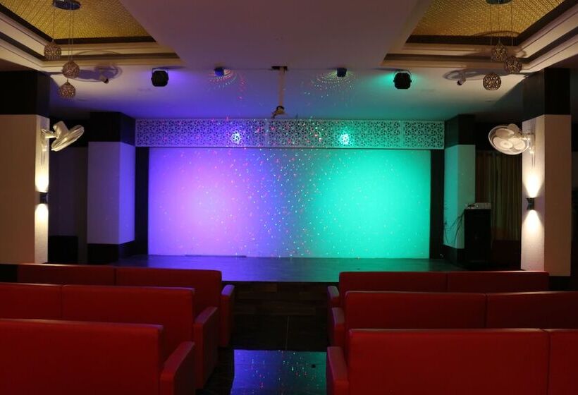 酒店 Shree Palace & Restaurant