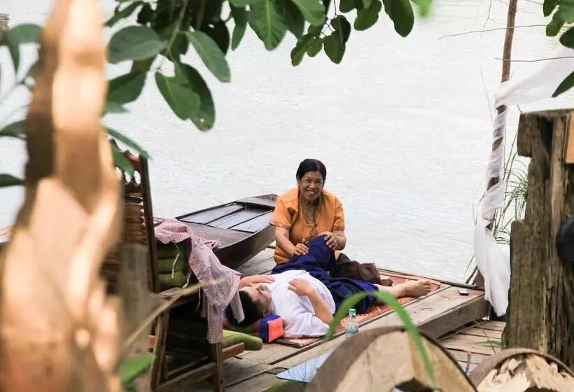 ホテル The Antique Riverside Resort