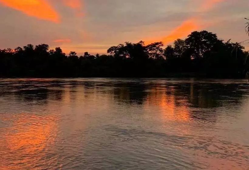 ホテル The Antique Riverside Resort