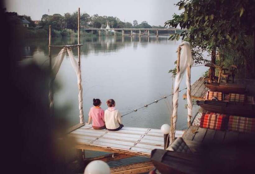 בית מלון כפרי The Antique Riverside Resort