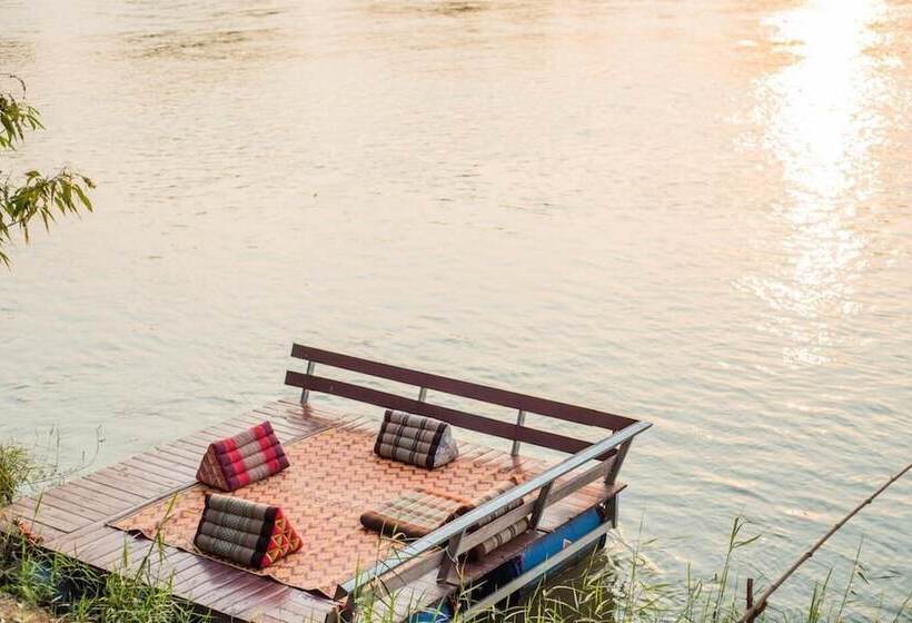 בית מלון כפרי The Antique Riverside Resort