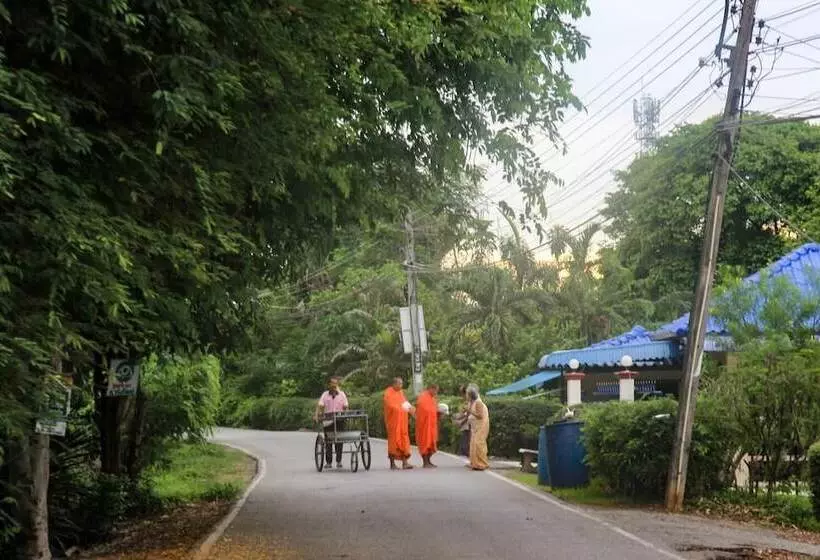 ホテル The Antique Riverside Resort