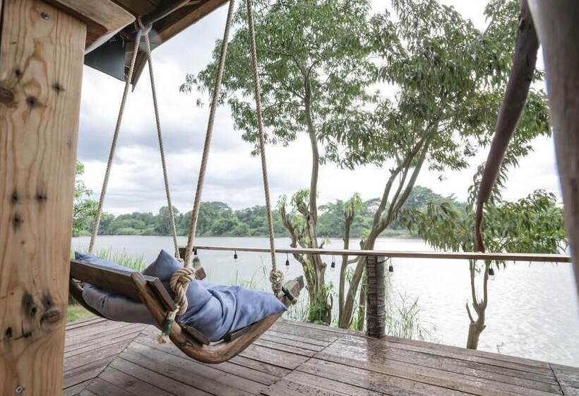 בית מלון כפרי The Antique Riverside Resort