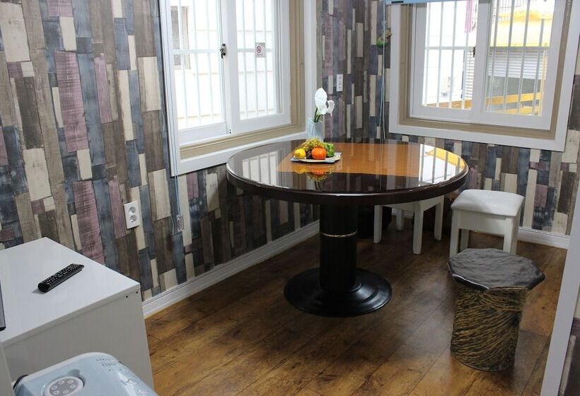 Story Road Guesthouse   Hostel