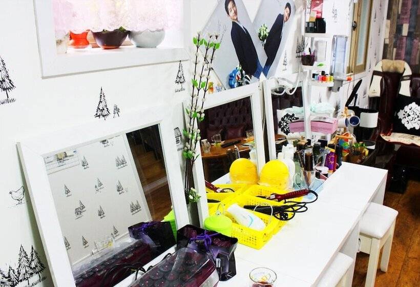 Story Road Guesthouse Hostel