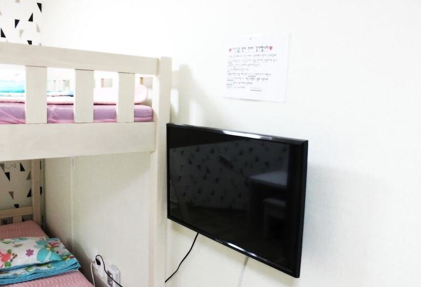 Story Road Guesthouse Hostel