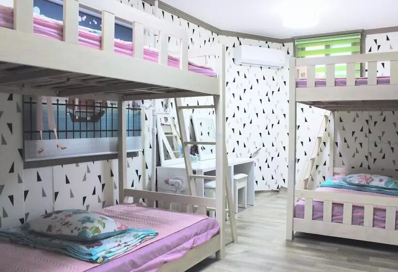 Story Road Guesthouse   Hostel