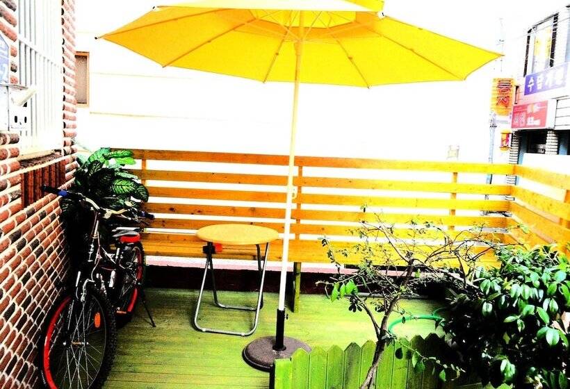 Story Road Guesthouse Hostel