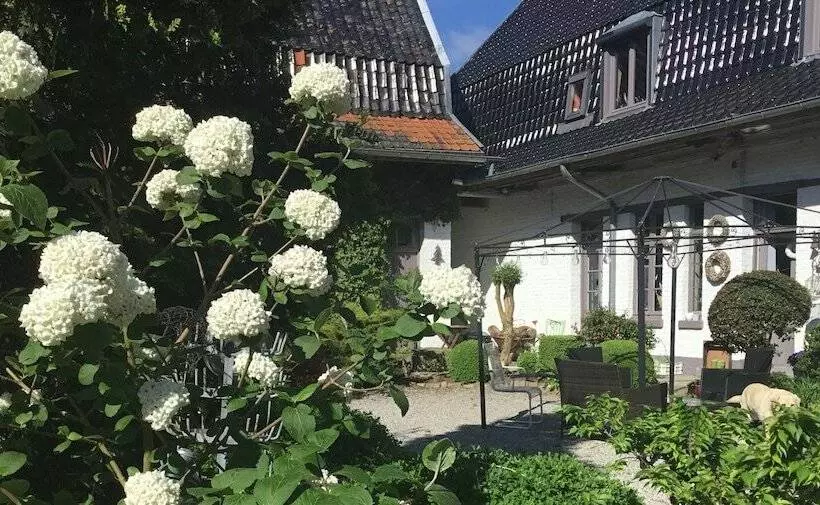 Aamiaismajoitus (B&B) La Ferme Des Buis