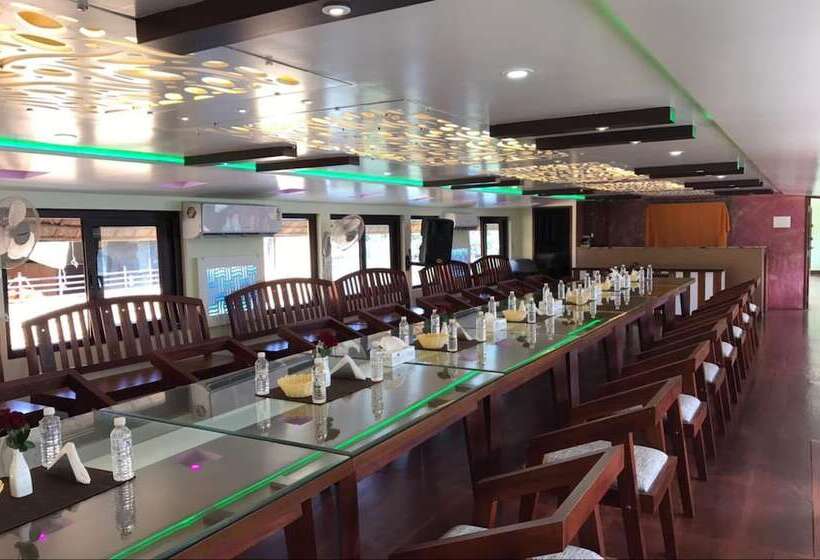 فندق Indiavacationz Houseboat