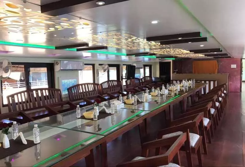 Hotelli Indiavacationz Houseboat
