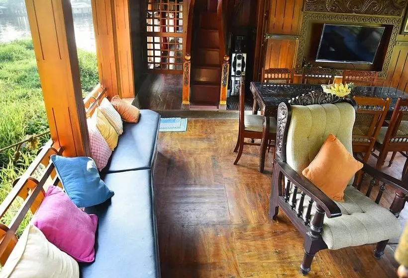 Hotelli Indiavacationz Houseboat