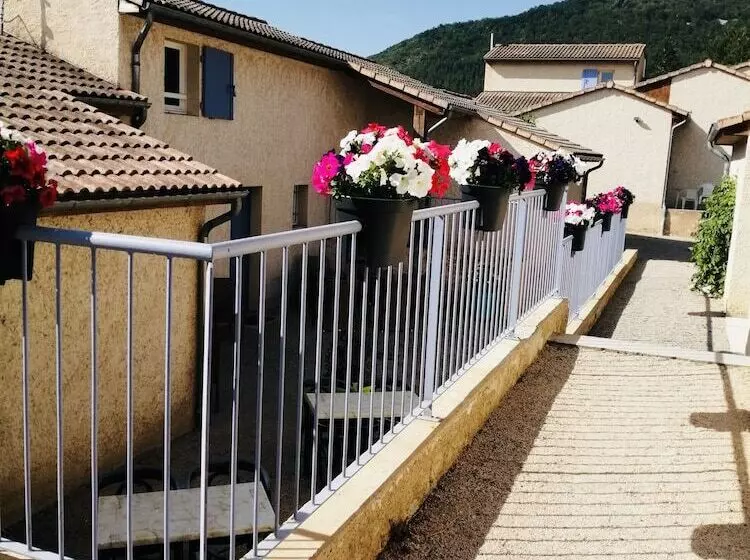 ホテル Les Portes De La Méouge