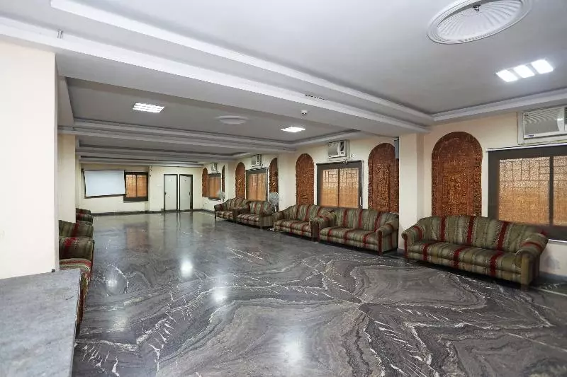 Hotelli Oyo 24149 Flagship Kamala Inn Vip Road