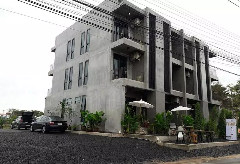 هتل P Loft Hostel