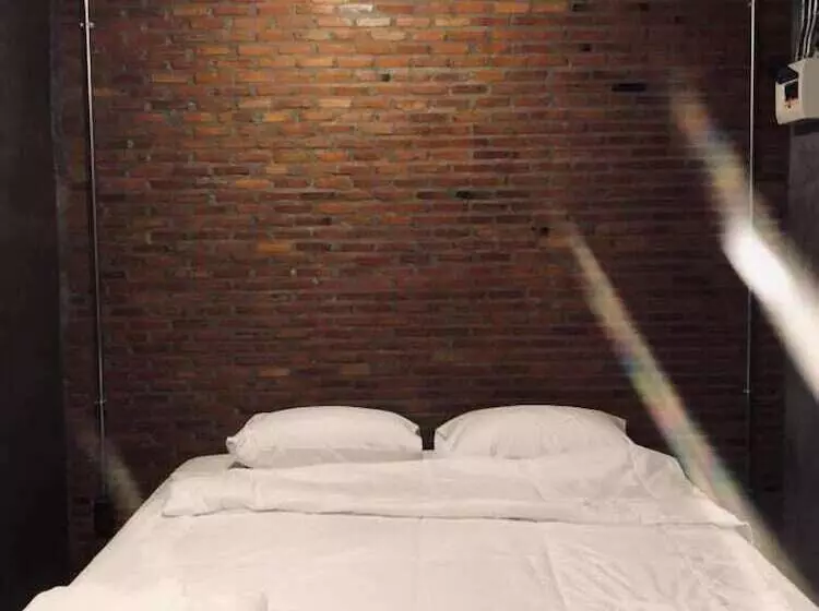 هتل P Loft Hostel