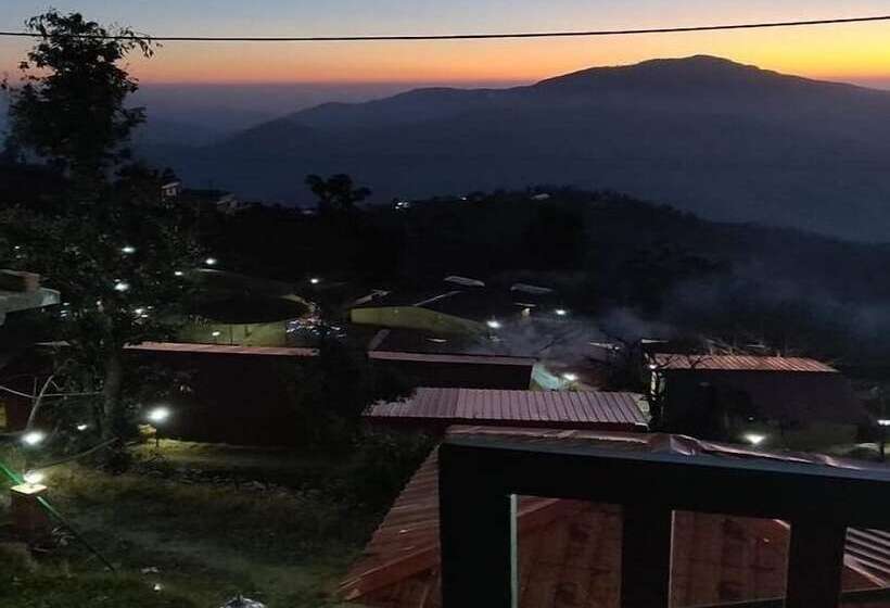 אתר נופש Belleza Inn Dhanagiri Kanatal