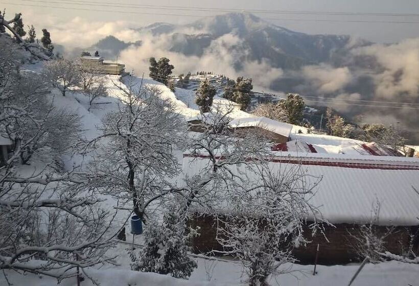 אתר נופש Belleza Inn Dhanagiri Kanatal