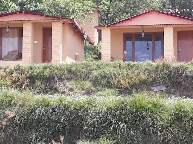 リゾートホテル Belleza Inn Dhanagiri Kanatal