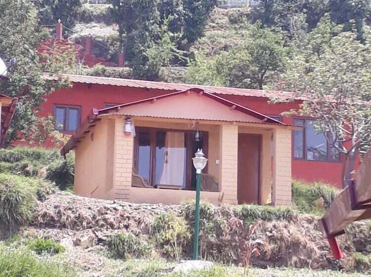 אתר נופש Belleza Inn Dhanagiri Kanatal