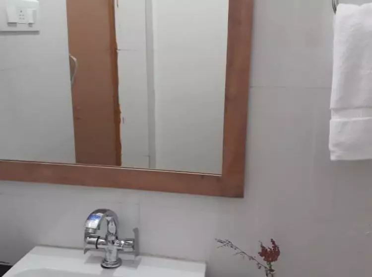 リゾートホテル Belleza Inn Dhanagiri Kanatal