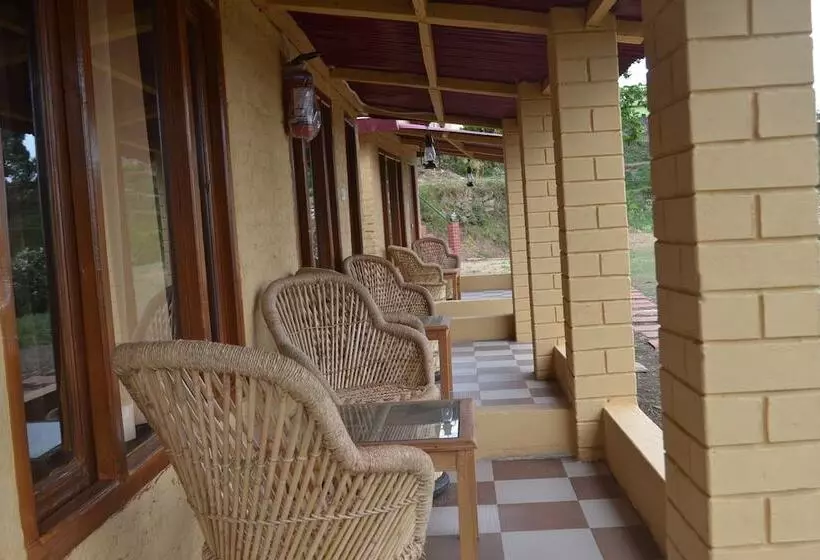 リゾートホテル Belleza Inn Dhanagiri Kanatal