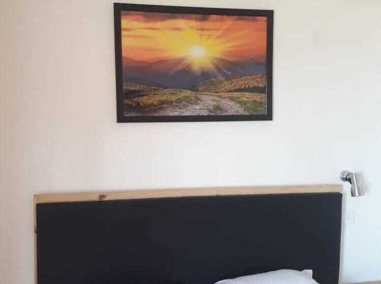 אתר נופש Belleza Inn Dhanagiri Kanatal