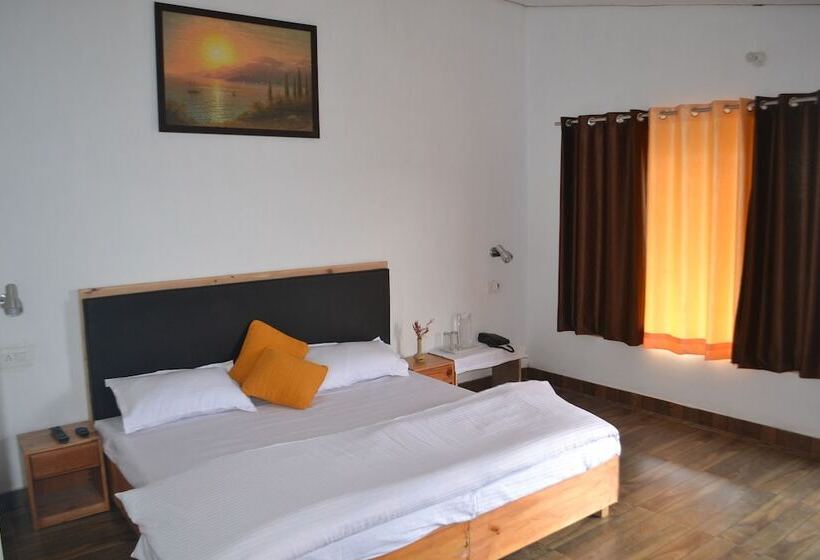 אתר נופש Belleza Inn Dhanagiri Kanatal