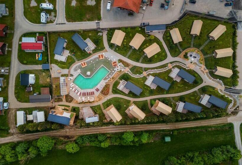 אתר נופש Lakeside Petzen Glamping