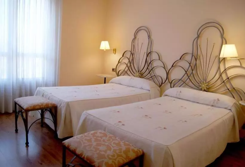 Hotel Manrique De Lara