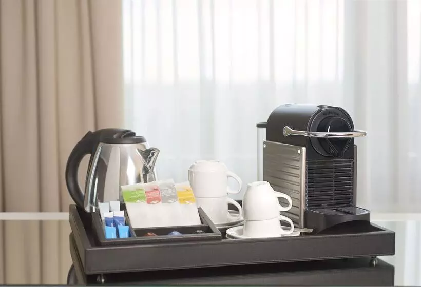 Отель NH Tenerife