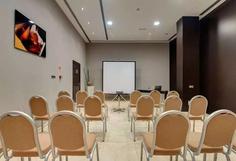 Отель NH Tenerife