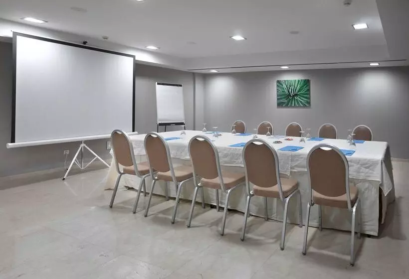 Отель NH Tenerife