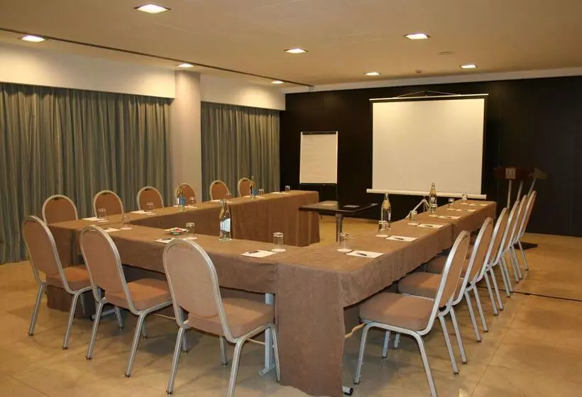 Отель NH Tenerife