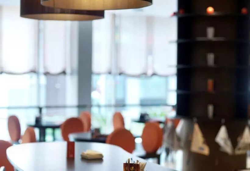 Отель NH Tenerife